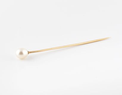 Tie pin in yellow gold (750) set with an...