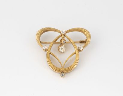 A yellow gold (750) heart-shaped ribbon pendant...