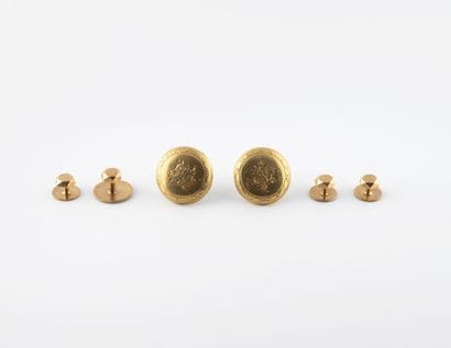 Lot of yellow gold jewelry including : 
-...