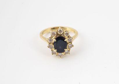 Bague marguerite en or jaune (750) centrée...