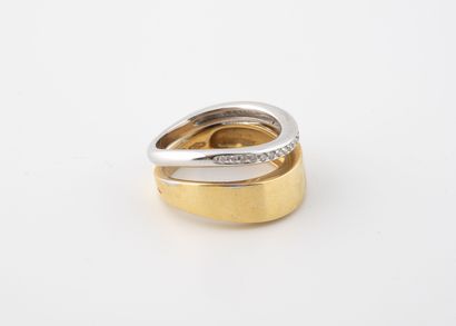 Bague en ors (750) jaune et gris, ornée d'une...