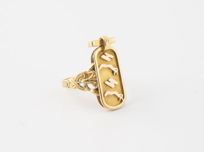 Yellow gold ring (750) with hieroglyphs in...