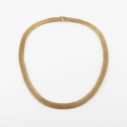 Collier or jaune (585) à maille milanaise.
Fermoir...