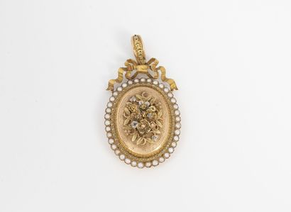 Three-tone gold (750) locket pendant decorated...