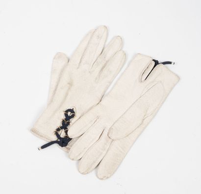HERMES Paris
Paire de gants en cuir d'agneau...