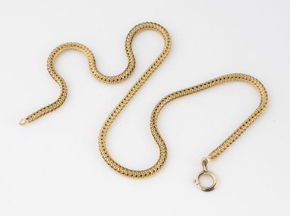 Flexible necklace in yellow gold (750). 
Clasp...