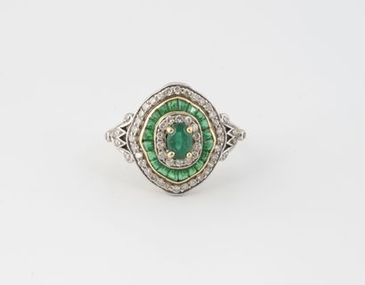 Yellow and white gold (750) ring centered...