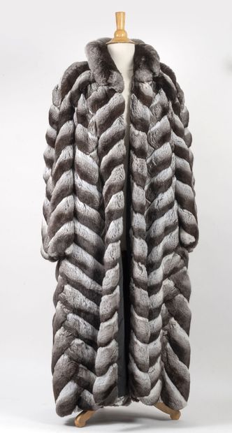 G.R Fischelis
Long manteau en chinchilla...