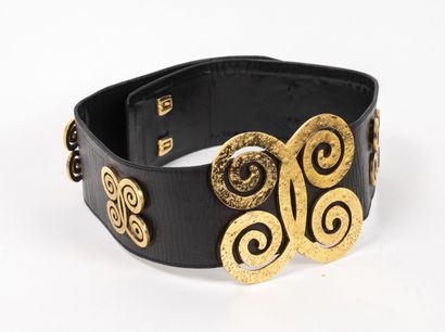 CHANEL
Ceinture large en cuir d'agneau noir...