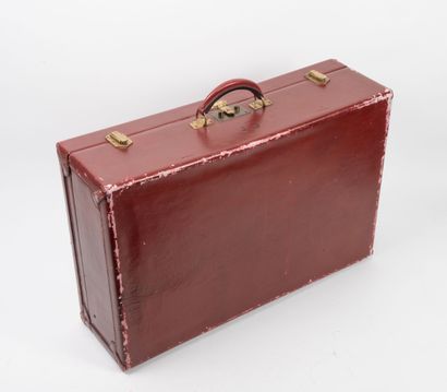 HERMES Paris
Valise en cuir box rouge à surpiqûres...