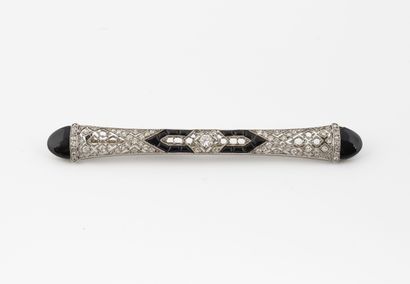 Elegant platinum (850) barrette brooch with...