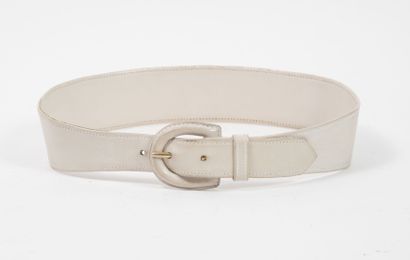 HERMES Paris
Ceinture en cuir grainé blanc....
