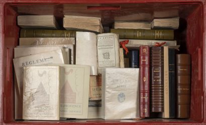 CAISSE de livres brochés et reliés sur le...