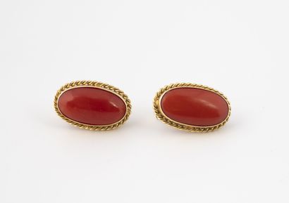 Pair of earrings in yellow gold (750) decorated...
