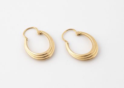 Pair of creoles in yellow gold (750).
Weight...