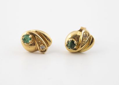 Pair of yellow gold (750) stud earrings set...