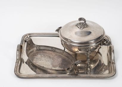 Lot in silver plated metal including a tray...