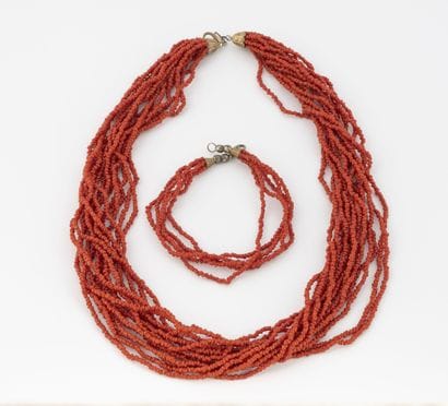 Half set consisting of a necklace and a bracelet...