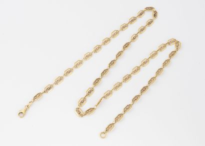 Collier en or jaune (750) à maillons filigranés...
