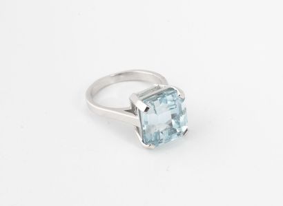 White gold (750) ring set with a rectangular...