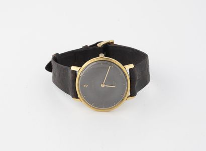CORUM
Men's wrist watch.
Round case in yellow...