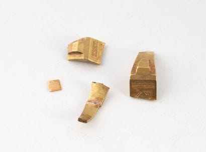 Lot of gold debris (750).
Weight : 6,6 g...