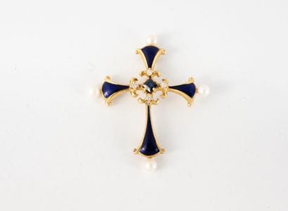Yellow gold (750) cross-shaped pendant decorated...