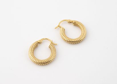 Pair of small creoles in yellow gold (750).
Weight...