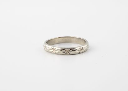 Wedding ring in white gold (750) with engraved...