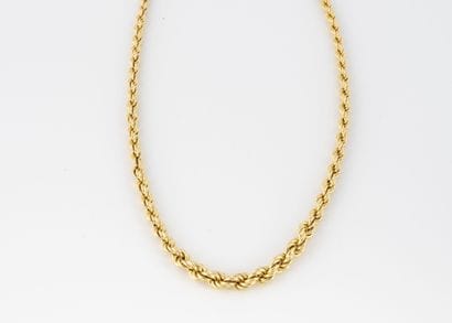 Necklace in yellow (750) with twisted mesh.
Safety...