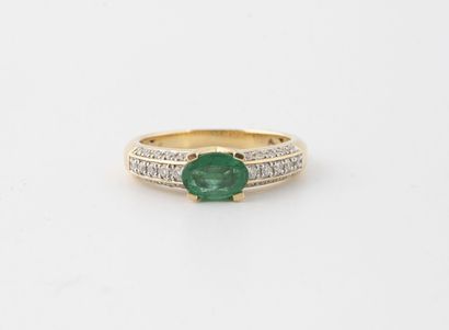 Yellow gold (750) ring set with a small oval...