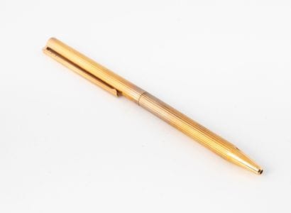 S.T. DUPONT
Ballpoint pen in gilded metal.
Signed,...