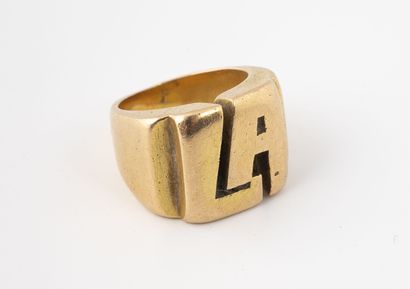 Bague chevalière en or jaune (750) à plateau...
