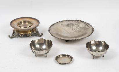 Silver lot (min. 800) including: 
- Two tripod...
