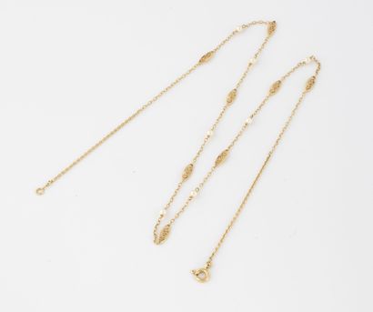 Small necklace in yellow gold (750) alternated...