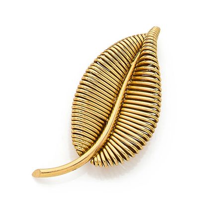 MAUBOUSSIN Paris
Leaf-shaped lapel clip made...