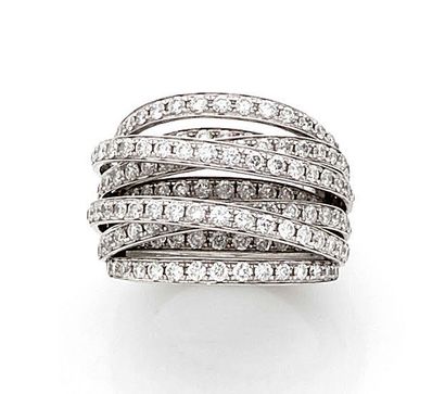 Beautiful ring in white gold (750) formed...