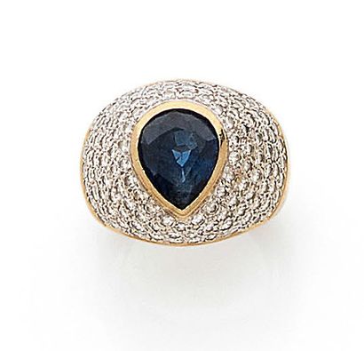 Yellow gold (750) ring centered on a pear-cut...