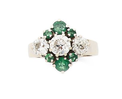 Bouquet ring in white gold (750) set with...