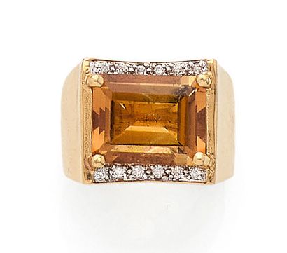 Yellow gold (750) signet ring with concave...