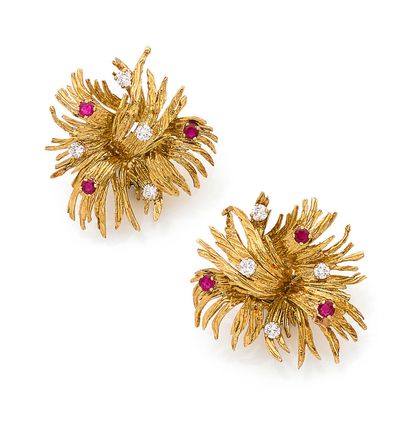 CHAUMET Paris
Pair of yellow gold (750) ear...