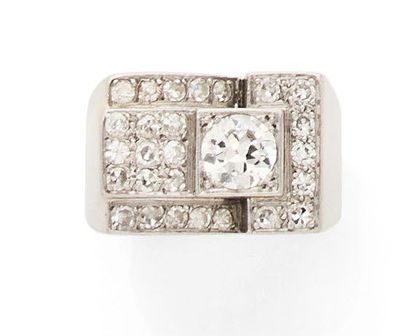 Tank ring in white gold (750) with architectural...