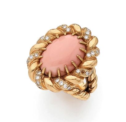 ** Important cocktail ring in twisted yellow...