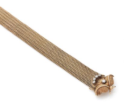Slightly curved yellow gold (750) belt bracelet...