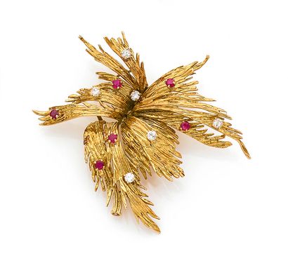CHAUMET Paris
Yellow gold (750) lapel clip...