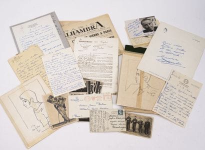 Lot of letters, articles and photos, notably...