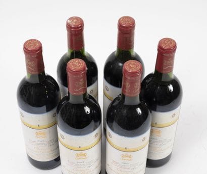 CHÂTEAU MOUTON ROTHSCHILD
6 bottles, 1983.
GCC1...