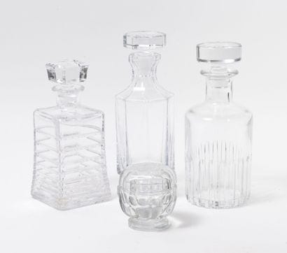 BACCARAT
Carafe and its stopper.
In cut crystal.
Signed...