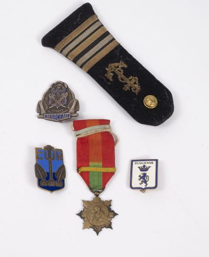 Petit lot :
- médaille de bronze de la Famille...