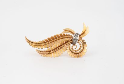 Broche gerbe en or jaune (750) à motif de...
